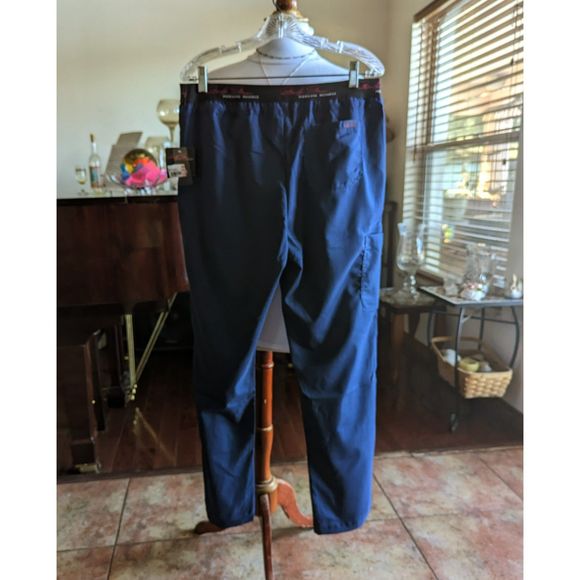 NWT  mediChic Marilyn Monroe stretch scrubs  SZ L - Picture 5 of 13